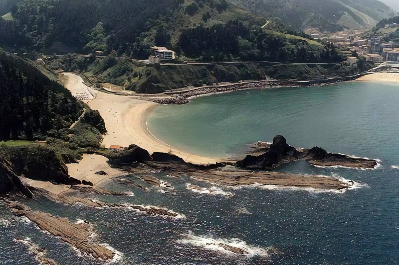 Playa de Saturrarán