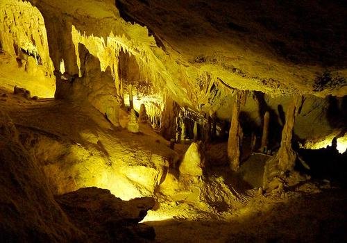 Cueva_de_Can_Marçà, España